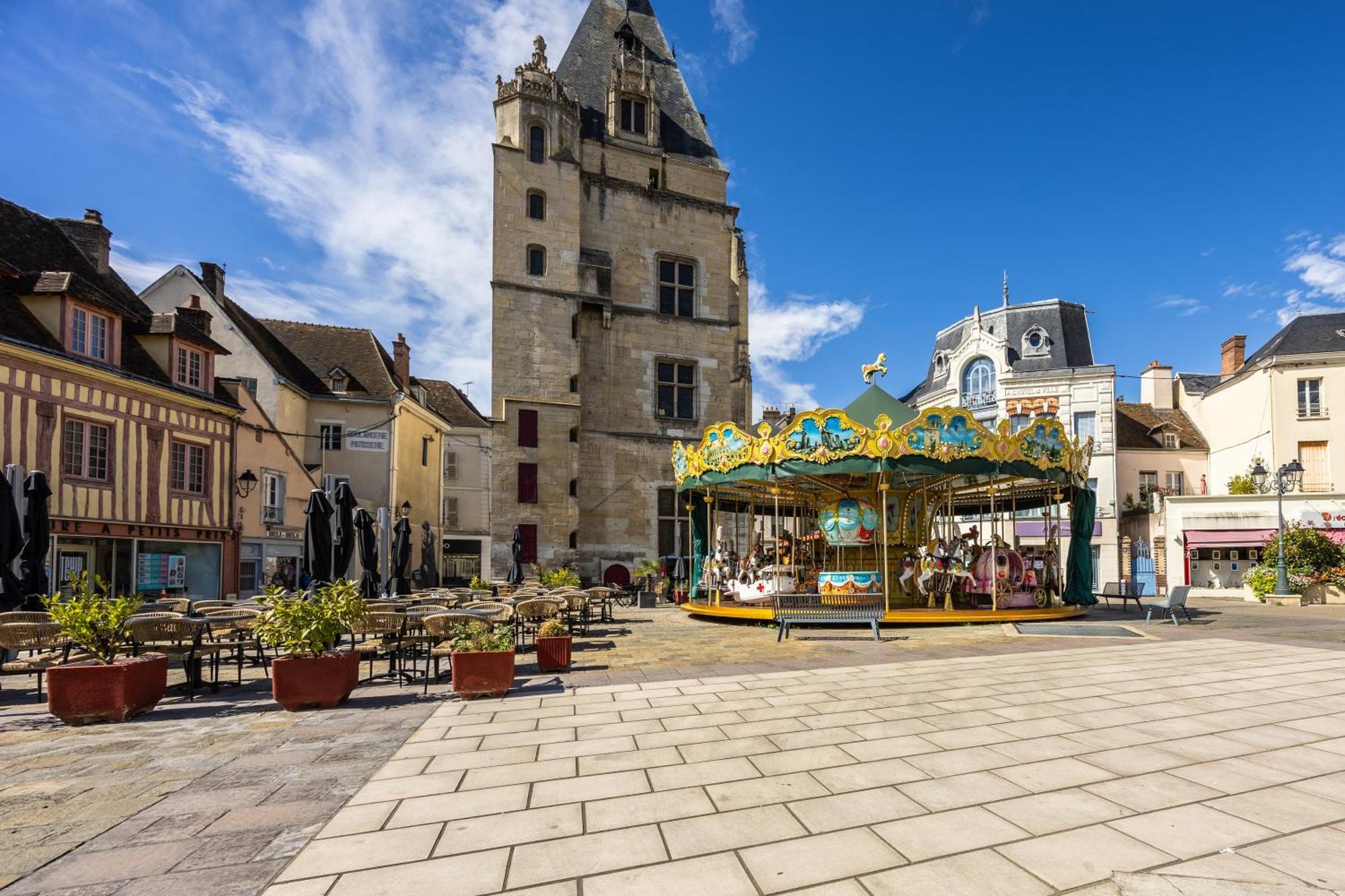 Hotel Le Beffroi Dreux Zewnętrze zdjęcie