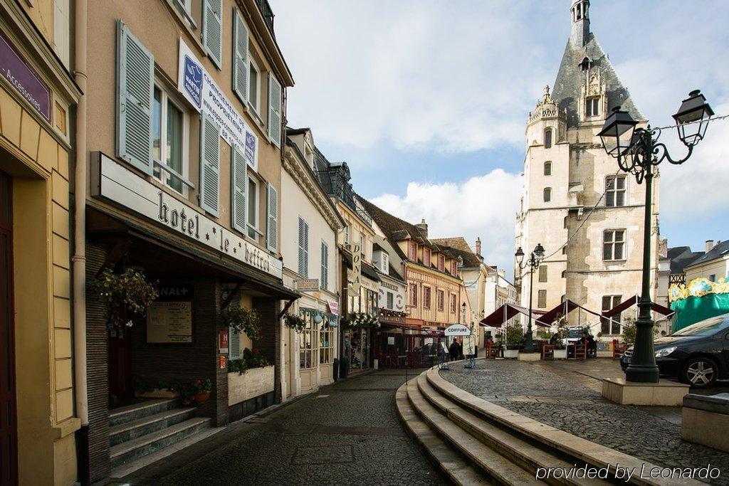Hotel Le Beffroi Dreux Zewnętrze zdjęcie