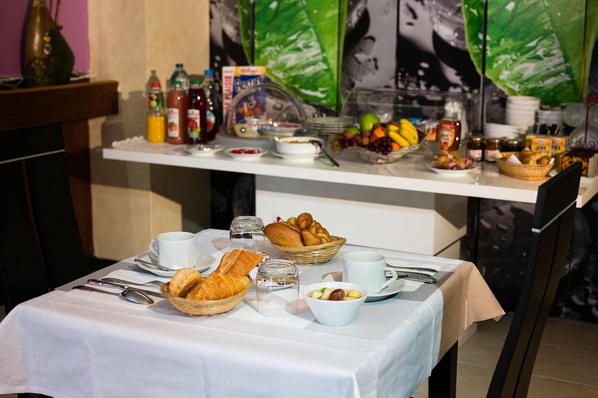 Hotel Le Beffroi Dreux Zewnętrze zdjęcie