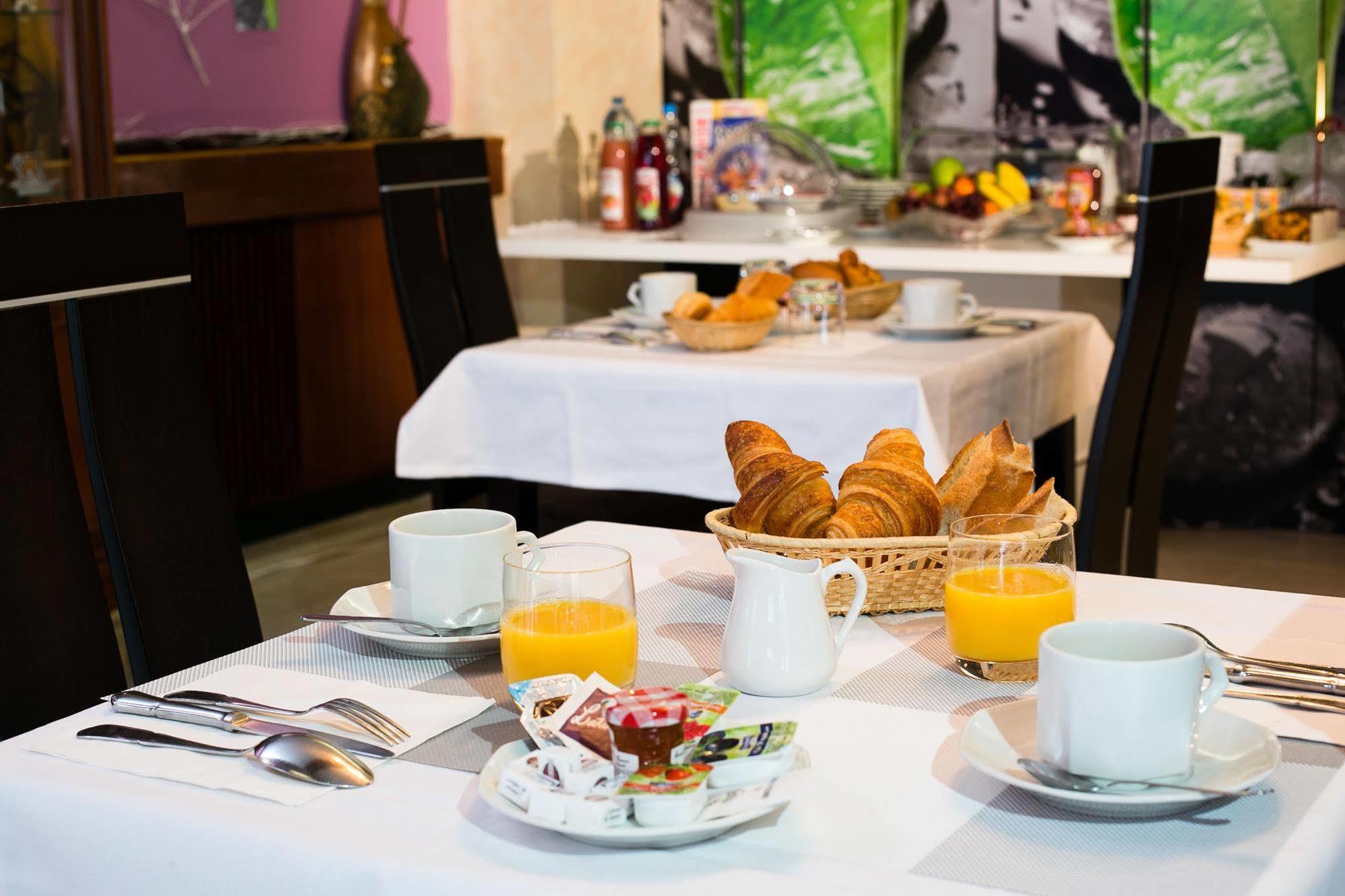 Hotel Le Beffroi Dreux Zewnętrze zdjęcie